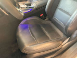 運転席の座面を近くからご紹介します。GT63Sで過ごす時間を想像しながら、座った際の支え方と体との相性をお確かめください。自分に合う姿勢を整えてから、ドライブへ出かける時間も楽しみになります。