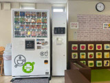 フリードリンク販売機設置してます。COLDとHOTドリンクメニューも充実してます。ご自由にご利用ください。