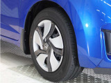 ◆純正ホイール装着車◆シンプルなデザインのホイールキャップ付きです。