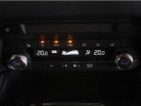 オートエアコンが付いています!1年中快適な室内を提供。車内温度を設定すると風量を自動で調整してくれます。