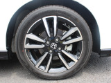純正のアルミホイールが足元を飾ります!タイヤサイズは185/55R15でございます。