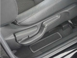 ◆シートハイトアジャスター◆運転席を上下に高さ調節ができます!運転ポジションを体格に合わせてシート調整できます。