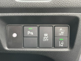 運転席右側にパーキングセンサーのスイッチや衝突軽減ブレーキ【CMBS】のスイッチ等がついています。