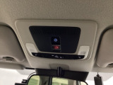 【SOSボタン】体調が悪くなったときや、事故に遭遇したとき、あおり運転にあっている時など、緊急時にボタンを押すと緊急サポートセンターにつながり、オペレーターが警察・救急への取次ぎを行います。