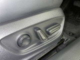 パワーシート搭載。微妙な調整が手軽にでき、ピッタリのポジションで運転することが可能です。