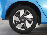 ◆純正ホイール装着車◆シンプルなデザインのホイールキャップ付きです。