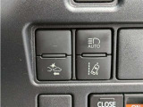 【オートマチックハイビーム】先行者や対向車のライトを認識して、ハイビームとロービームを自動で切り替える機能です。