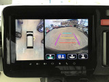 360&deg;ビューモニターでは前後左右4つのカメラ映像をさまざまな走行状況に応じて切り替えてセンターディスプレイに表示することで、駐車時や狭い道でのすれ違い時、見通しの悪い交差点進入時でも安心感を高めます
