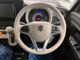 【ハンドル回り】インテリアに合わせたデザインのステアリングは、運転される方のことも考え、運転しやすい形状、大きさです。ぜひ一度、実際に触ってお確かめください。