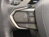運転中、オーディオの操作をしてて、ハッとしたことはありませんか?ステアリングスイッチは、運転中でもハンドルでオーディオの操作が可能です。安全なドライブをサポートします。