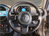 ミニ独特のゴーカートフィーリングと呼ばれる軽快なハンドリングはAT車、MT車のどちらでも楽しめます。
