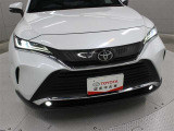 プリクラッシュセーフティに交差点右折時の対向直進車及び右左折時の対向方向から横断してくる歩行者を検知する機能を追加した予防安全パッケージ「Toyota Safety Sense」が採用されています。