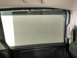【ロールサンシェイド】まぶしい光を軽減し、心地よい車内に♪ロール式なので開け閉めも容易にできます!