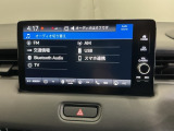 HondaCONNECT対応の便利なナビディスプレー。お持ちのスマートフォンと連携して、ナビやBluetoothでの音楽再生が可能です。デザインはもちろん、操作性も良好です。