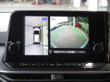 【アラウンドビューモニター】上空から見下ろしているかのような映像を映し出して、スムースな駐車をアシストします。
