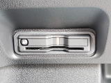 ETC2.0車載器が装備されております。路車協調システムによる運転支援サービスを受けることができる車載器です。カードを挿入して直ぐに使えるようセットアップ(有料)してお渡しします。