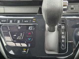 大型画面9インチナビ!大好評のタッチパネル式エアコン(^^)/スマホのように操作しやすく、とても先進的で、さらにお掃除がとっても簡単(^^)b