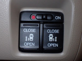 運転席からもスライドドアを楽々操作でスピーディーに!またスマートキーでも開閉できるので便利です。