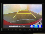 【リアワイドカメラ】3種類の表示で、後方確認をサポートします。『ノーマル画像』『広角180度画像』『真上からの見下ろし画像』をワンタッチで選べます。