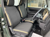 安定感あるシートです。長距離ドライブでも疲れにくいですよ。運転席、助手席共にシートヒーター完備で寒い日も快適です!