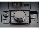【AUTO HOLD】搭載車。信号待ちや踏切待ち時にブレーキから足元を離せますので非常に便利です♪