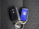 ◆スマートキー◆カギをバッグやポケットに入れたままでもドアロックの開閉ができる『スマートキー』付き!雨天や暗くなってもカギを取り出す必要がなくドアの開錠&エンジンも始動できます