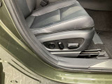 パワーシート搭載。微妙な調整が手軽にでき、最適なポジションで運転することが可能です。