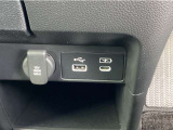 ナビとのUSB接続、充電ジャックも充実しています♪