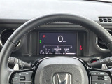 マルチインフォメーションディスプレイです。燃費や走行距離が分かり、半ドアなど車に異常がある際に警告してくれます。