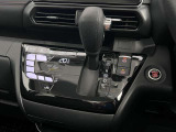 操作が簡単なシフトレバーですのでストレスなく運転が出来ますよ!