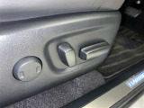 パワーシート搭載。微妙な調整が手軽にでき、ピッタリのポジションで運転することが可能です。