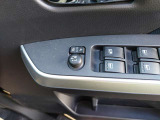 パワーウィンドウのスイッチです。運転席に居ながら窓を開け閉めのコントロールできます!