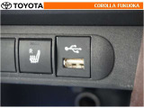 ポータブルオーディオなどの機器を接続して、車両のスピーカーで聞くことができます。