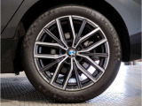 BMW純正アルミホイールです。納車時にはアルミホイールコーティングも承っております!是非ご検討下さいませ。