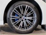 【BMWアロイホイル】軽量かつ強度に拘ったアロイホイル。走行性能ポテンシャルを引き出す設計。車の足元を引き締めてくれる大きなポイントはアロイホイルです。