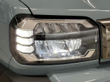 【LEDヘッドライト】現代の主流のライト。明るい光が瞬時に立ち上がり、必要な場所を均一に照らします。寿命も長く省エネで、スタイリッシュなデザインです♪