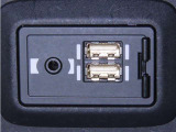 USB端子を装備しております。