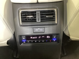 2列目シートにもシートヒーター及びシートベンチレーション機能があり、快適性はフロントシートに負けず劣らず!