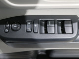 運転席のスイッチ類です。