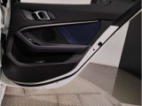 当社BMW認定中古車は全車保証付きでございます。また保証料金や整備費用はお見積書内の諸費用・税金に追加計上する事はございません。認定中古車保証付きのお支払総額でお見積りご依頼の上、他店とお比べください