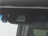 ◆Honda SENSING◆ カメラ等装置で精度の高い検知能力を発揮、安全運転を支援します。ステアリング上のコントローラーに注目!