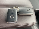 アドバンスドキーレスエントリー装備です。ドアを開けるのもエンジンをかけるのも鍵を持っていればOK!鍵を探してバッグの中を探す必要はもうありません。
