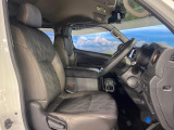 運転席シート廻りは使用感も少なく、良好な状態となっています。丁寧に使われていたことがよくわかりますね。