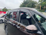 プラスチックバイザーで雨の日も車内換気で気分良くドライブ出来ます