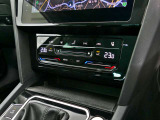 2ゾーンフルオートエアコン。運転席/助手席独立調整可能