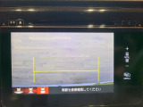 【リヤカメラ・トップビュー】真上からの映像で後方を確認でき、後退駐車や狭い場所での車庫入れも安心です。