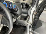 運転席側前部にドリンクホルダーあります♪運転中でも手が届きやすい位置にあって使い易いです♪