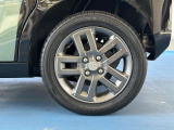 タイヤ残り溝が1.6mmになる目安として「スリップサイン」が設けられています。この車はまだまだ残ってますので、安心してお乗り頂けます!