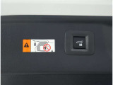 パワーバックドア装備!リヤゲートのスイッチを押すだけでバックドアが閉まります!運転席周りからも開閉の操作ができます♪