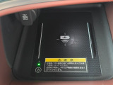スマートフォンを置くだけで充電可能なワイヤレス充電機能を装備。